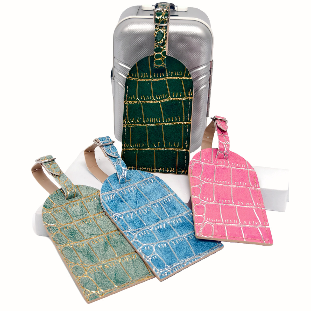 Crocodile Embossed Gold/Silver - Travel Accessories Name 评论和价格