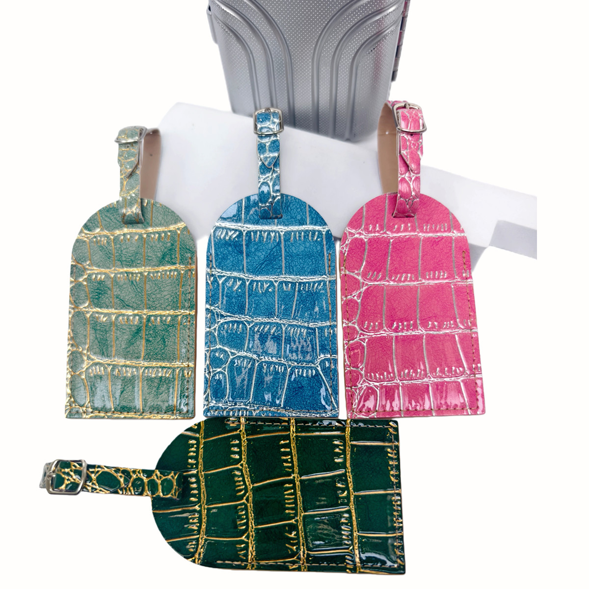 Crocodile Embossed Gold/Silver - Travel Accessories Name 评论和价格